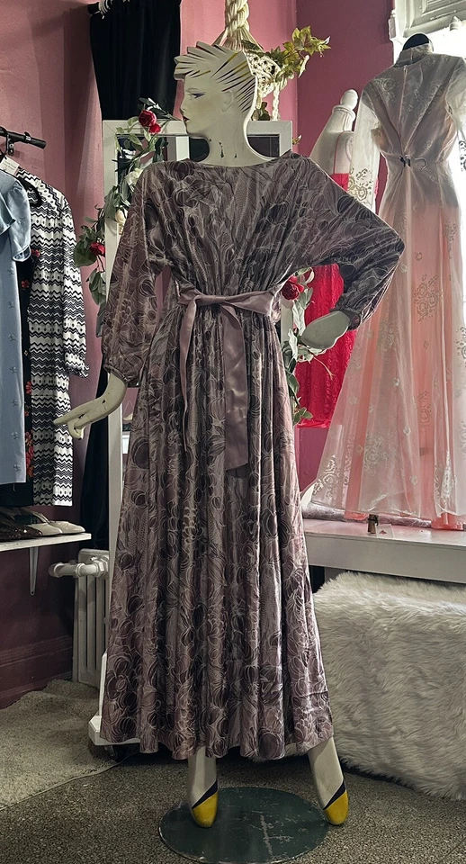 Maxi Vestido Victor Costa Vintage Años 70 Púrpura Anfitriona Estampado Veggie Boho Drapeado M/L Foto 2 de 4