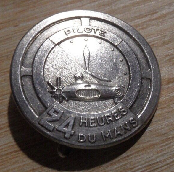 Badge pilote 24 Heures du Mans pour revivre la légende du circuit mythique