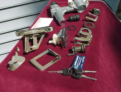 Volvo 1986 to 1989 240 SEDAN Lock Set. 5-Locks coded to the same key. Three Keys - Picture 4 of 9