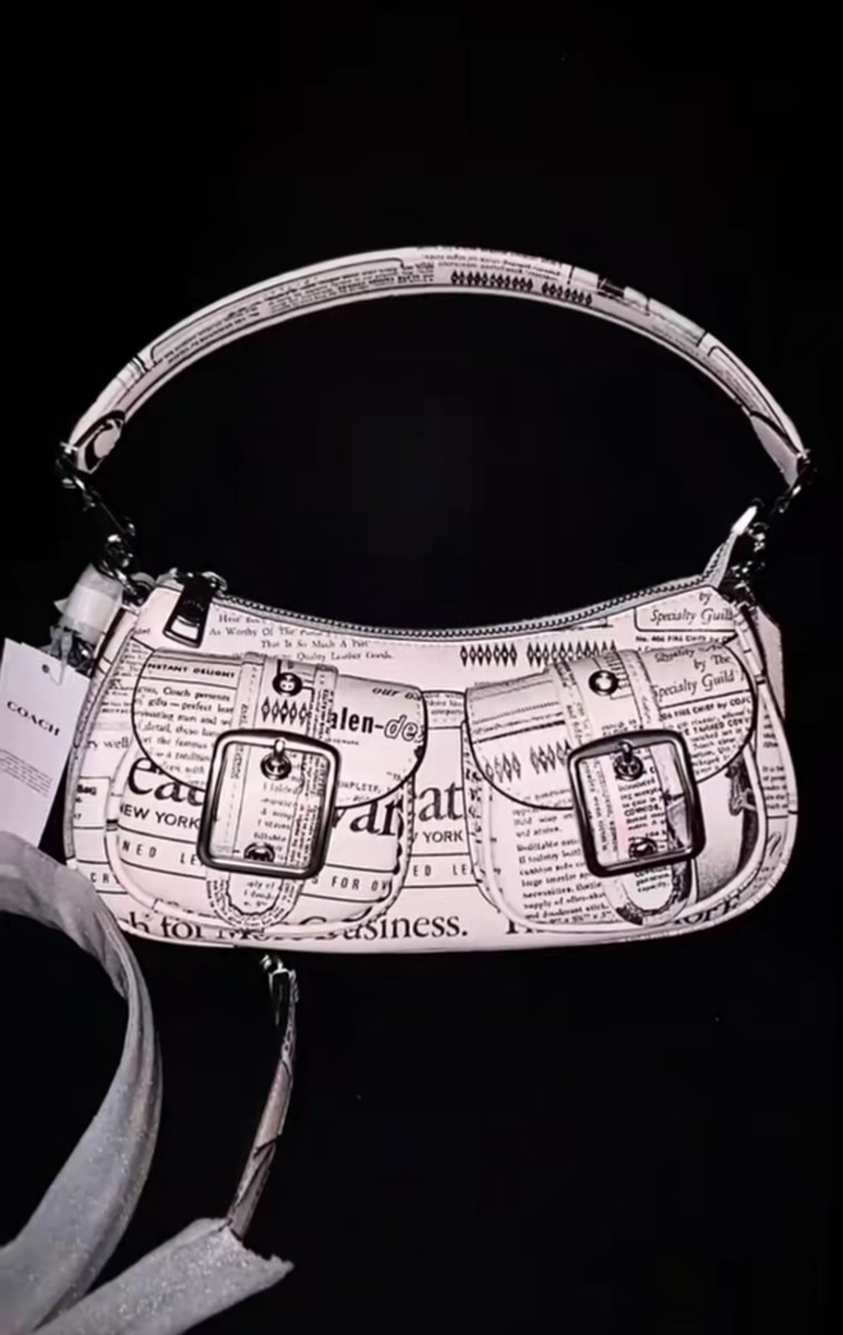 COACH アシュトンニュースペーパー柄 ショルダーバッグ COACH Ashton Shoulder Bag Crossbody Newspaper Print Pebble Leather