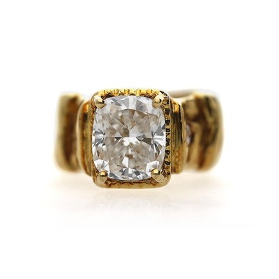 IGI 4,22 Karat Lab Cushion Diamant Misani 18K Gold Rindenstruktur Ring