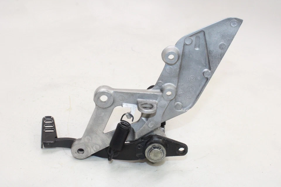 15-22 HONDA CBR300R OEM JUEGO TRASERO DERECHO CONDUCTOR REPOSAPIÉS TOPE CON PEDAL DE FRENO Foto 4 de 4