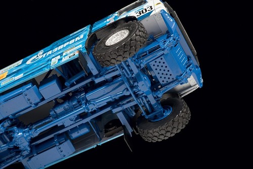 Zvezda 43005 Russian Rally Truck KAMAZ-43509 "KAMAZ-master" Model 1:43 NEW - Picture 6 of 7