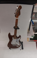 STEVIE RAY VAUGHAN MINIATURE GUITAR NEW VINTAGE FREE STAND DOUBLE TROUBLE