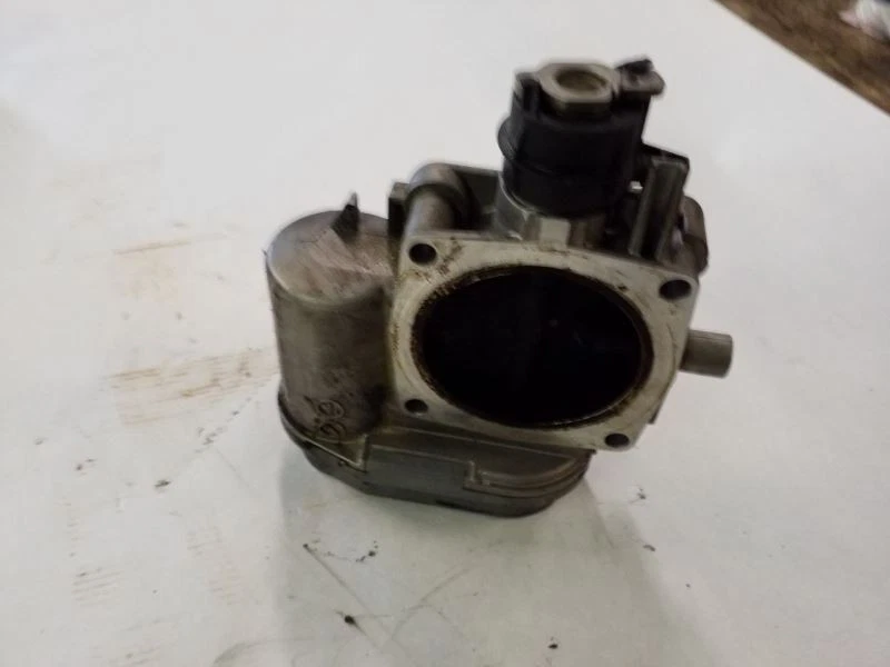 Cuerpo del acelerador | Se adapta a Mercedes Benz Clase C 2001-2005 Foto 2 de 4