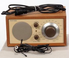 Tivoli Audio MODEL ONE Radio, Walnuss-Gehäuse, beige-silber Front top vintage
