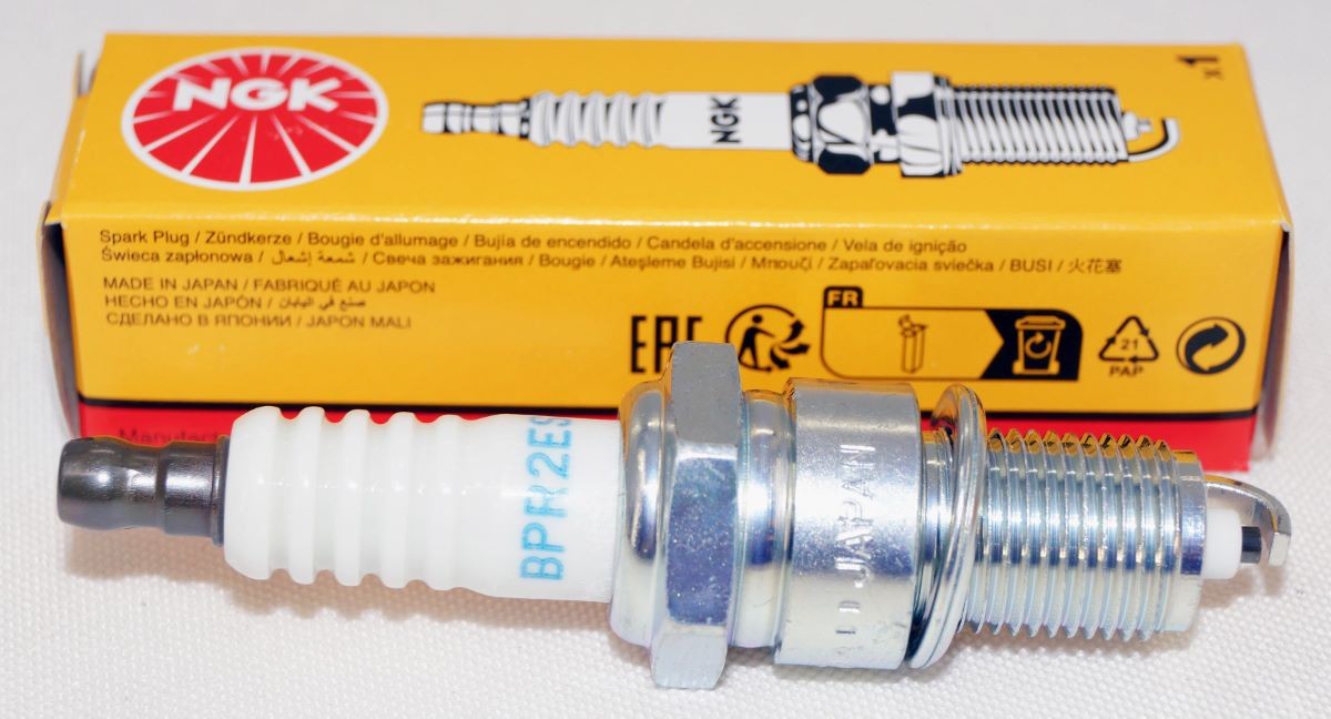 Genuine NGK 2015 Standard Spark Plug BPR2ES for John Deere Kawasaki Yamaha