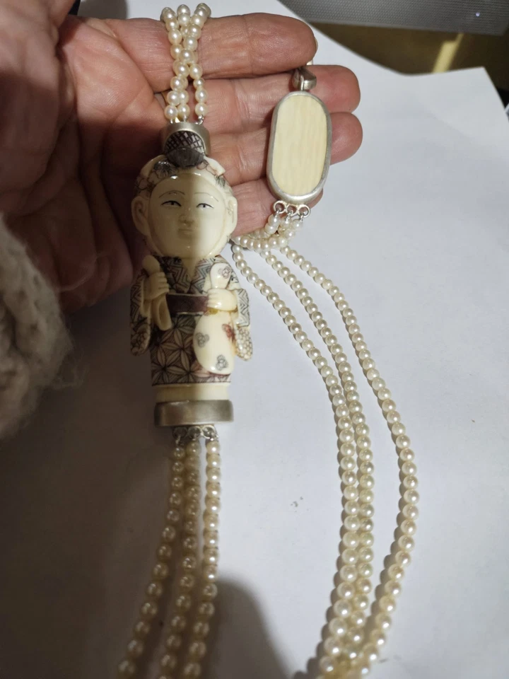 Collana Perle 3 mm 3 fili chiusura e NETSUKE dipinto montati in argento 925 - Immagine 4 di 4