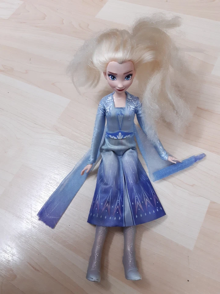 Elsa Barbie-Puppe - Eiskönigin - Schwester von Anna - incl. Kleid und Stiefel - Bild 2 von 4