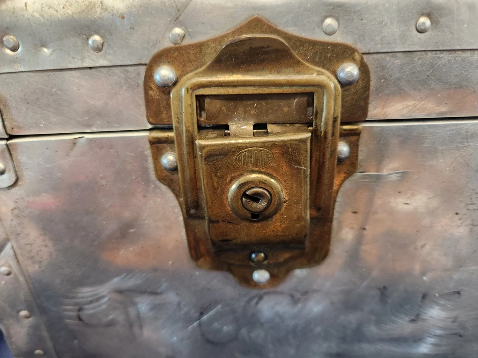 Maleta militar de aluminio USN metal antigua remachada servicio ejército forro azul  Foto 2 de 4