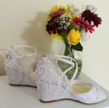 Preços baixos em Alto (3 Pol ou Mais) Salto plataforma e Anabela