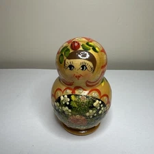 Vtg Wooden Russian Nesting Dolls 5 Pc Hand Painted Black Pink Flower Collectible