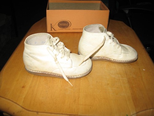 Vintage Kinney Baby shoes Size 5 1/2 D, White Leather Shoes - Picture 2 of 7