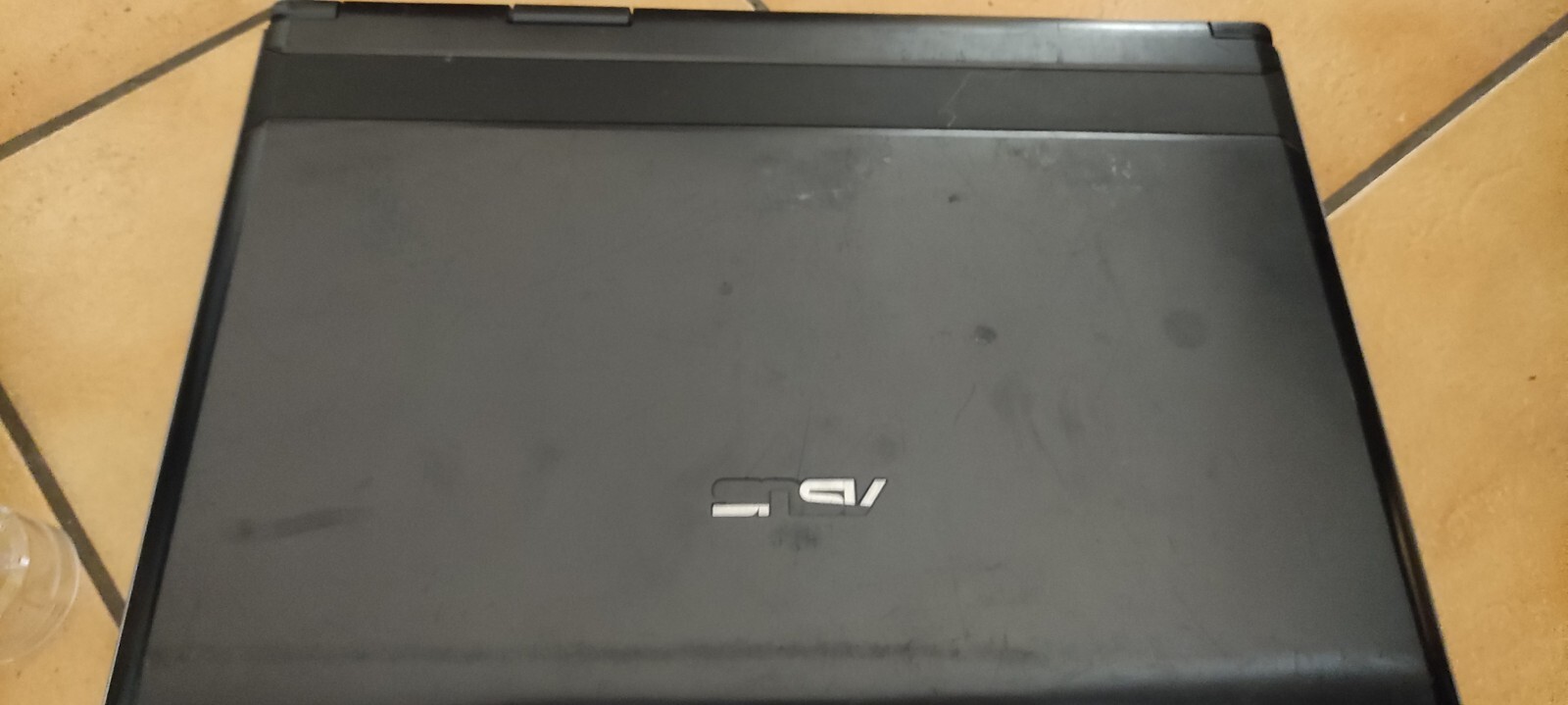 Routeur ASUS RT-AX92U WiFi 6 - Une antenne cassée (pour pièces ou