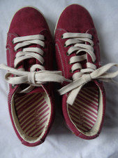 Taos Women's Star shoes low cut sneaker 7 Red Preowned very Good Condition