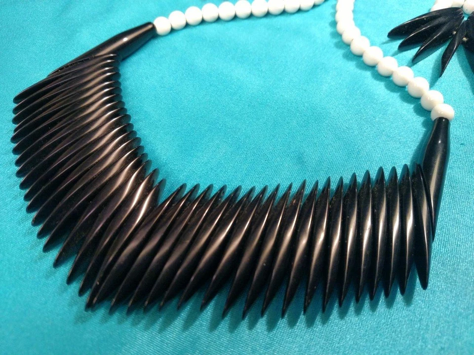 Blanco y Negro ~ Conjunto de Collar y Pendientes Pierced Foto 2 de 4