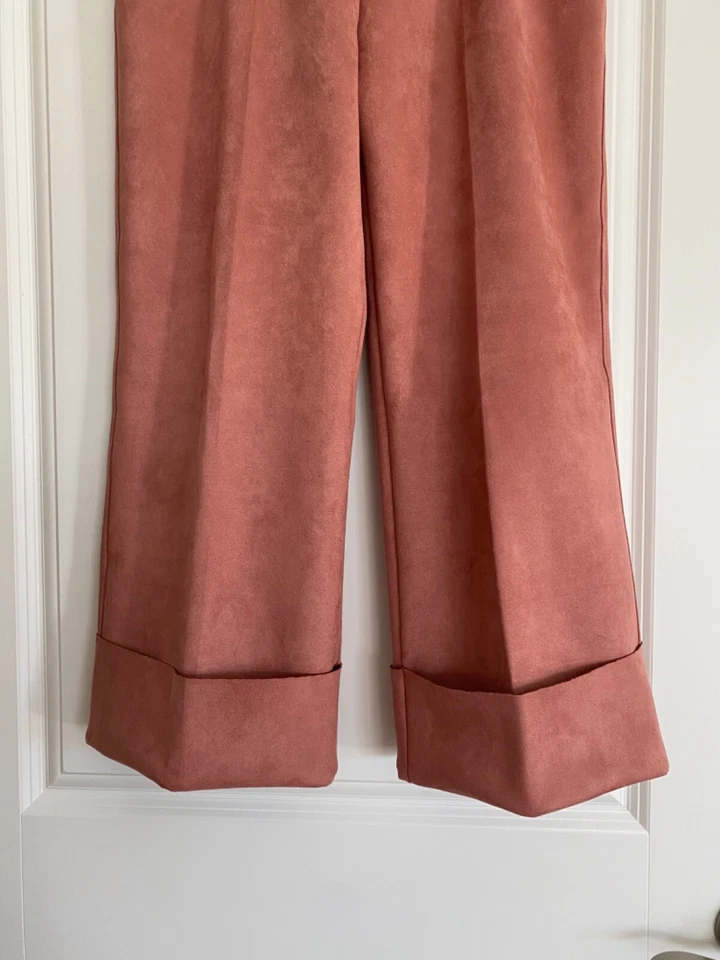 Pantalones cortos Zara imitación gamuza pierna ancha puños en rosa polvoriento talla grande Foto 4 de 4