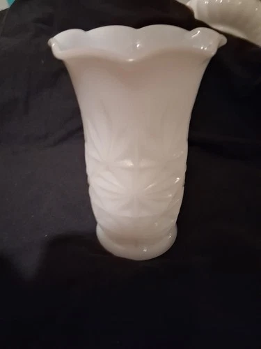 Vintage Hazel Atlas Vase With Milk Glass And Stars-Starburst Pattern