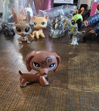 Littlest Pet Shop Authentic 2006 640 Brown Dachshund Dog with Blue Eyes  Swirl