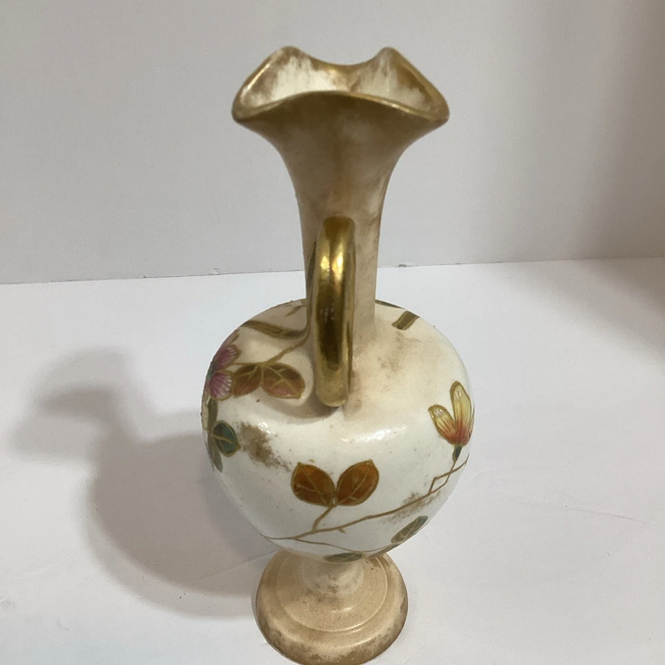 "Urna Royal Bonn 8"" dorada pintada a mano, alrededor de 1875-1890" Foto 4 de 4