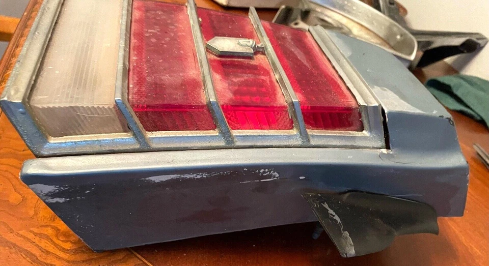 Chevrolet Monte Carlo 1977 luz de lámpara trasera izquierda con extensión OEM Foto 3 de 4