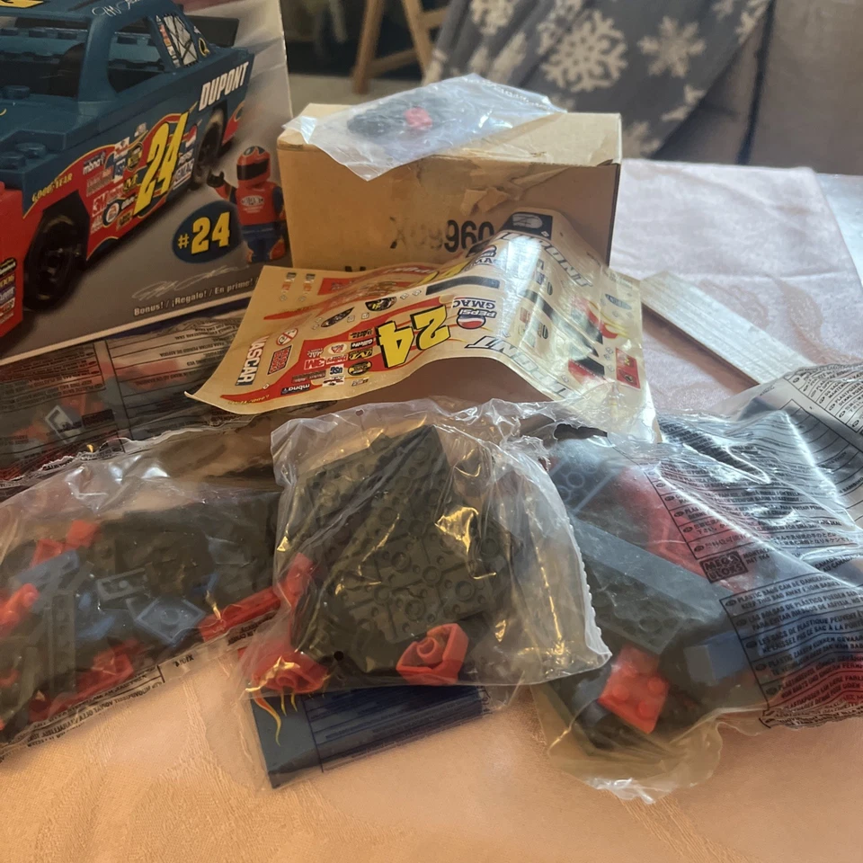 Mega Bloks 9976 NASCAR Race Car Pro Builder Jeff Gordon NEW IN BOX (No Figure) - Image 2 of 4