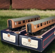 Boxed Rake of 2 Bachmann 34-402 34-377 LNER Post War Brown Thompson Coach OO