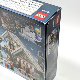 LEGO 10249 Winter Toy Shop Creator Expert 898pcs 8 Minifigs Retired Set