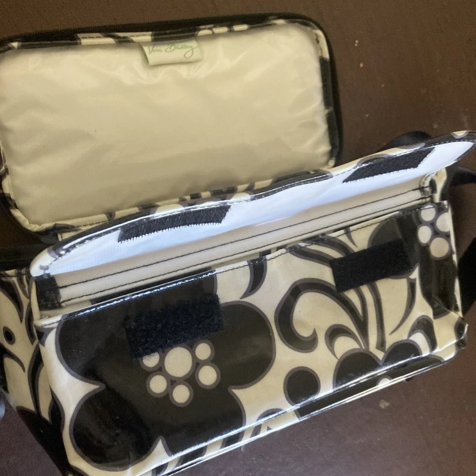 Bolsa de almuerzo Vera Bradley negra/blanca refrigerador aislado fácil limpieza bolsillos con correa Foto 3 de 4