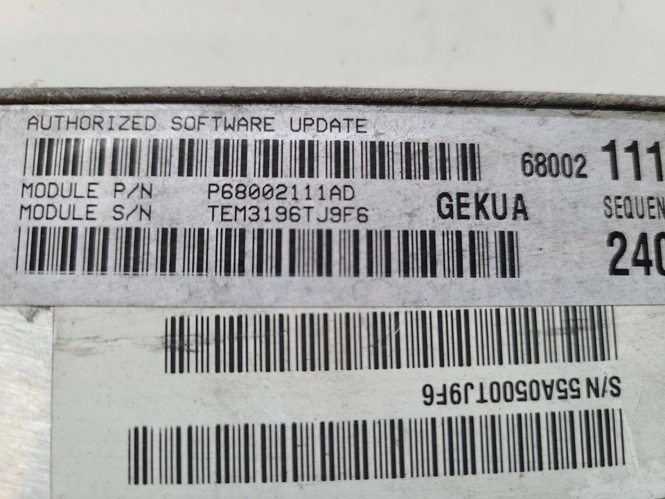 Unidad de módulo de control del motor Jeep Commander 2007 ECU ECM PCM P68002111AD Foto 3 de 4