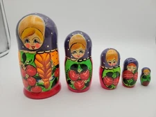 Matryoshka Nesting Dolls Set of 5 Hand Painted Purple/Red- Russia C10