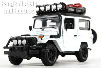 Toyota FJ40 Land Cruiser Overland 1/24 Scale Diecast Car Model