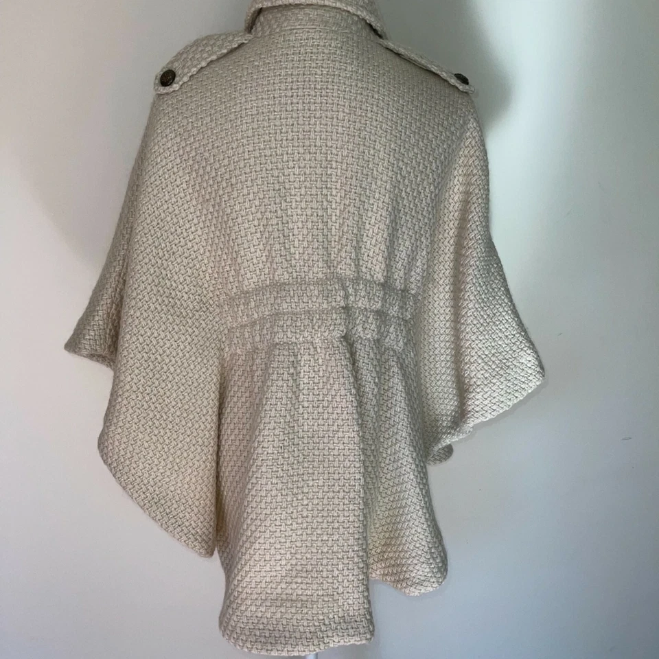 Poncho verde con capa envidia para mujer mediano crema mezcla de lana bolsillos laterales a presión Foto 4 de 4