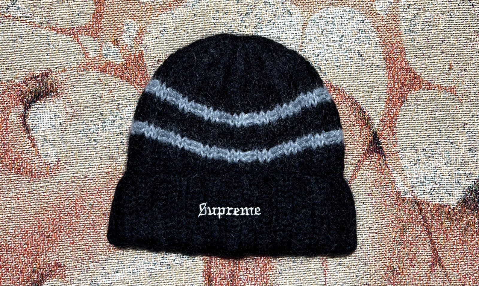 Bonnet Supreme à rayures brossées FW24 noir neuf