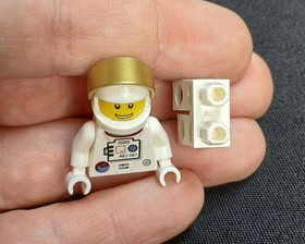 Lego Shuttle Expedition Astronaut Minifigures Lot of 2 sp123 & sp124 from 10231