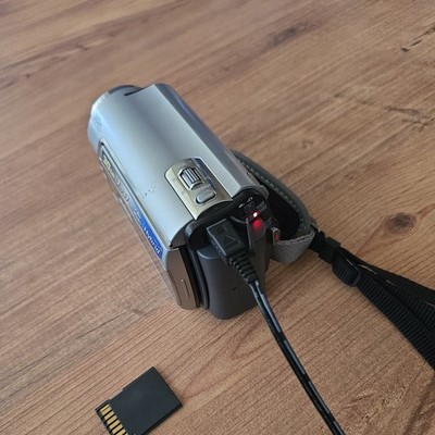 JVC Everio GZ-MG331HE Camcorder 35x Optical Zoom 30 GB HDD bis zu 37 Std