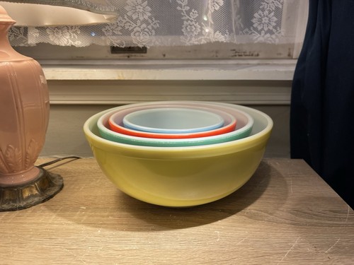 Vintage Early Pyrex Primary Colors Nesting Glass Mixing Bowls Complete 4pc Set