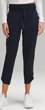 LULULEMON Dance Studio Mid-Rise Cropped Pant navy Sz 6, 100 A34