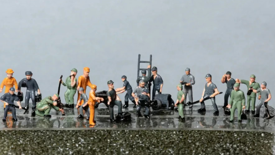 24 HO Scale Working People