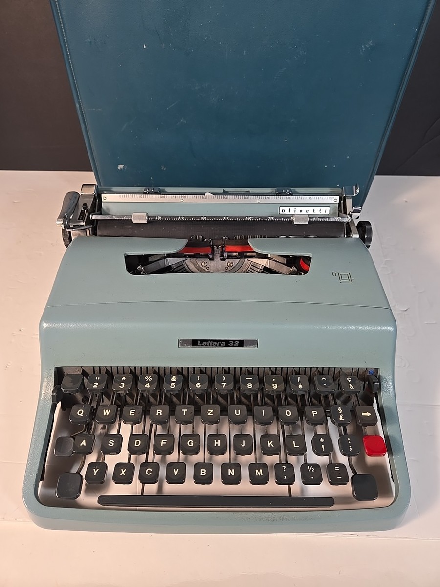 Vintage 1965 Olivetti Lettera 32 Vintage Typewriter Rare QWERTZ