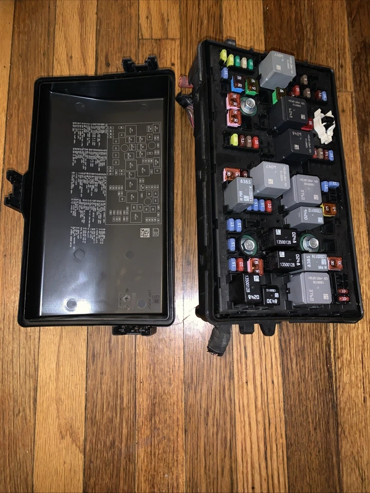 2013 Chevrolet Cruze Fuse Box Relay Control Unit 95216200_02 - Image 3 of 4