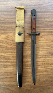 Post WW2 Australian Army Owen Mk 1 Bayonet & Scabbard w Webbing Frog dated 1952