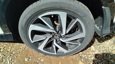Used Wheel fits: 2019 Honda Hr-v 18x7-1/2 alloy 10 angled spokes machined and bl