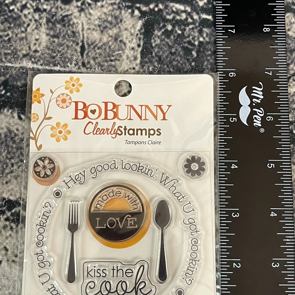 Sello Bo Bunny WHAT YOU GOT COOKIN’ kiss The Cook Made W Love Clearly Cling Se Foto 2 de 4