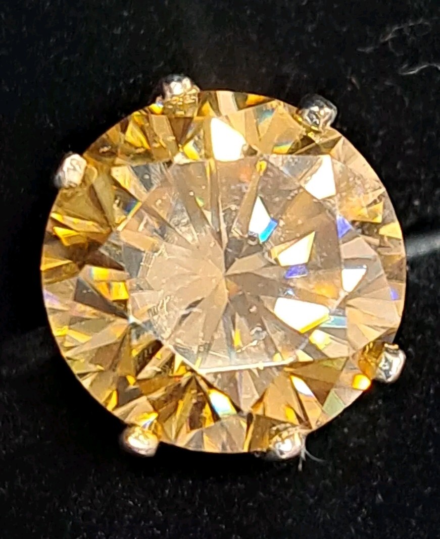 nuts　Briesta Champagne Diamond Champagne Brilliant Cut Diamonds - Modern Rustic Diamond