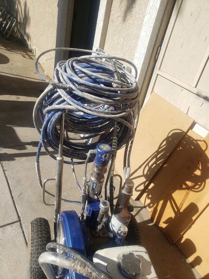GRACO GH 230 CONVERTIBLE GAS HYDRAULIC PAINT SPRAYER 2 Hoses And GUNS