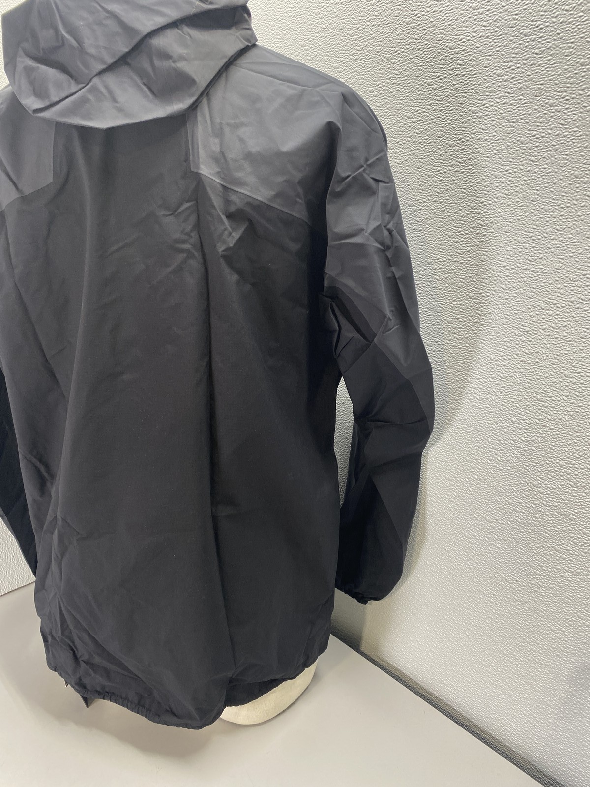 Arc'teryx Mens Norvan Shell Lightweight Jacket Size XL Graphite, Black thumbnail 8