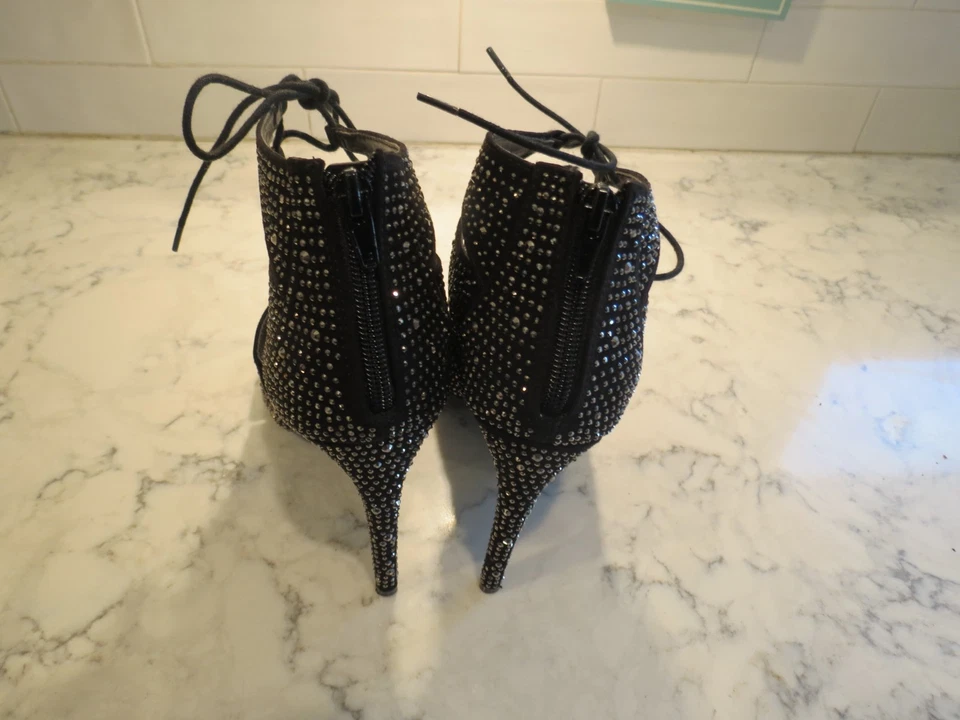 Madden Girl strappy open toe heel size 9.5 black with silver embellishments - Image 3 of 4