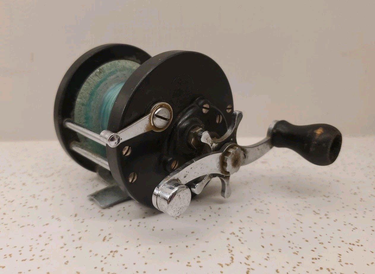 Vintage Penn Bayhead Reel Casting Fishing 250 Yd Used