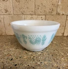 PYREX Amish Butterprint Mixing Bowl 401 Turquoise on White 1-1/2 Pint